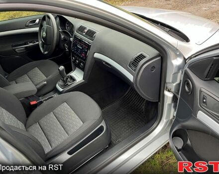 Серый Шкода Октавия, объемом двигателя 1.8 л и пробегом 180 тыс. км за 7500 $, фото 6 на Automoto.ua