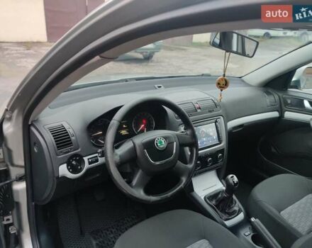 Серый Шкода Октавия, объемом двигателя 1.6 л и пробегом 270 тыс. км за 8500 $, фото 5 на Automoto.ua