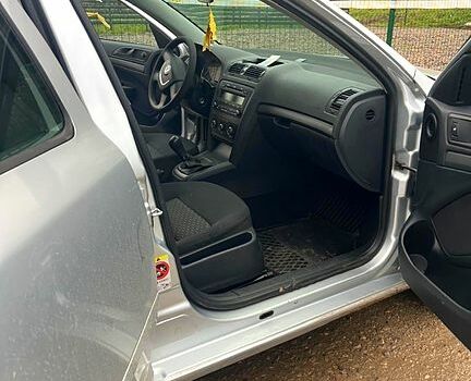 Серый Шкода Октавия, объемом двигателя 1.4 л и пробегом 220 тыс. км за 6200 $, фото 2 на Automoto.ua