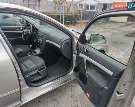 Серый Шкода Октавия, объемом двигателя 1.6 л и пробегом 270 тыс. км за 8500 $, фото 6 на Automoto.ua