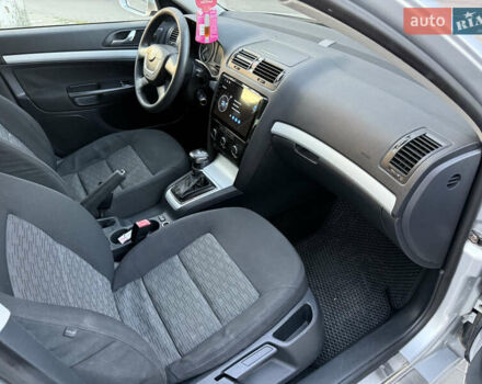 Серый Шкода Октавия, объемом двигателя 1.6 л и пробегом 262 тыс. км за 7600 $, фото 10 на Automoto.ua