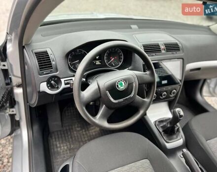 Серый Шкода Октавия, объемом двигателя 1.8 л и пробегом 180 тыс. км за 7500 $, фото 3 на Automoto.ua