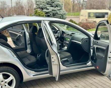 Серый Шкода Октавия, объемом двигателя 1.6 л и пробегом 221 тыс. км за 7600 $, фото 13 на Automoto.ua