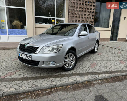 Шкода Октавия 2011 в Черкассах на Automoto.ua Серый Шкода Октавия, объемом двигателя 1.6 л и пробегом 183 тыс. км за 8700 $, фото 2 на Automoto.ua