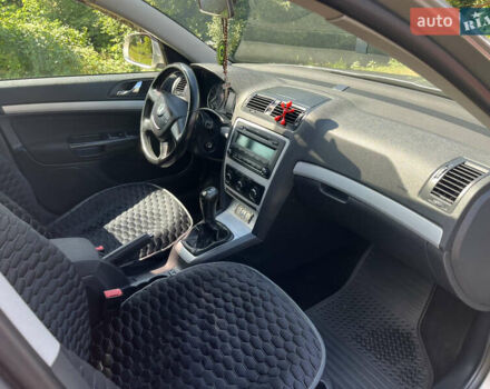 Серый Шкода Октавия, объемом двигателя 1.6 л и пробегом 231 тыс. км за 9100 $, фото 2 на Automoto.ua