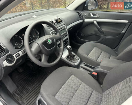 Серый Шкода Октавия, объемом двигателя 1.8 л и пробегом 140 тыс. км за 9500 $, фото 9 на Automoto.ua