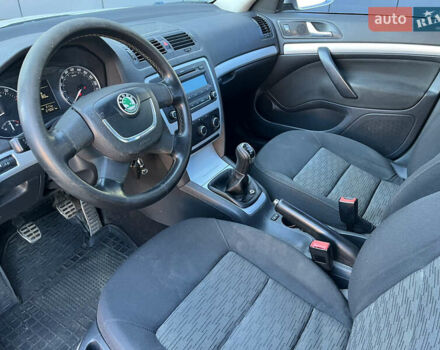 Серый Шкода Октавия, объемом двигателя 1.8 л и пробегом 215 тыс. км за 6550 $, фото 4 на Automoto.ua
