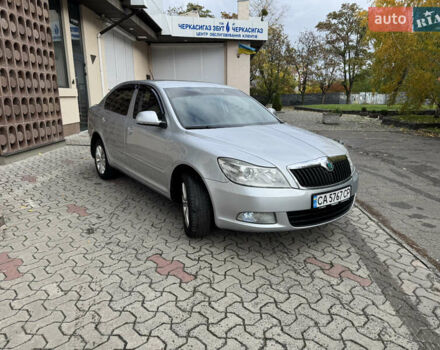 Шкода Октавия 2011 в Черкассах на Automoto.ua Серый Шкода Октавия, объемом двигателя 1.6 л и пробегом 183 тыс. км за 8700 $, фото 4 на Automoto.ua