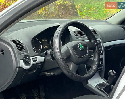 Сірий Шкода Октавія, об'ємом двигуна 1.6 л та пробігом 226 тис. км за 6990 $, фото 10 на Automoto.ua