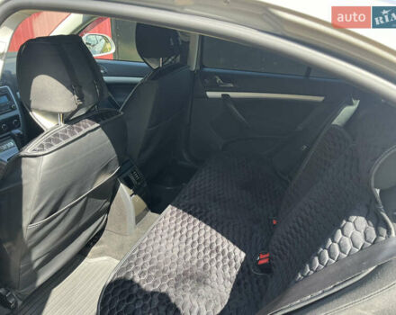 Серый Шкода Октавия, объемом двигателя 1.6 л и пробегом 231 тыс. км за 9100 $, фото 5 на Automoto.ua