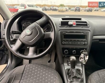 Серый Шкода Октавия, объемом двигателя 1.6 л и пробегом 301 тыс. км за 7500 $, фото 13 на Automoto.ua