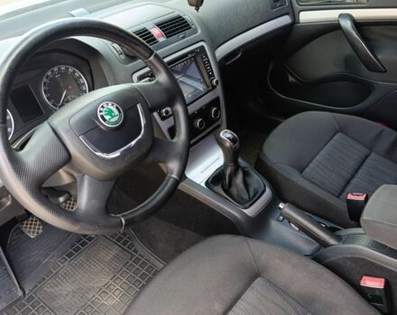 Серый Шкода Октавия, объемом двигателя 1.6 л и пробегом 330 тыс. км за 6999 $, фото 6 на Automoto.ua