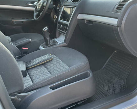 Сірий Шкода Октавія, об'ємом двигуна 1.8 л та пробігом 185 тис. км за 8000 $, фото 4 на Automoto.ua