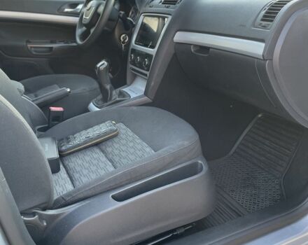 Серый Шкода Октавия, объемом двигателя 1.8 л и пробегом 185 тыс. км за 8000 $, фото 3 на Automoto.ua