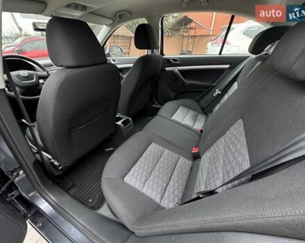 Серый Шкода Октавия, объемом двигателя 1.6 л и пробегом 77 тыс. км за 10950 $, фото 2 на Automoto.ua