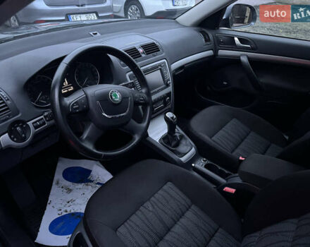 Сірий Шкода Октавія, об'ємом двигуна 2 л та пробігом 244 тис. км за 9400 $, фото 9 на Automoto.ua