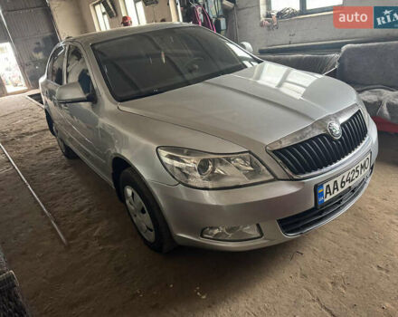 Сірий Шкода Октавія, об'ємом двигуна 1.8 л та пробігом 300 тис. км за 7200 $, фото 1 на Automoto.ua