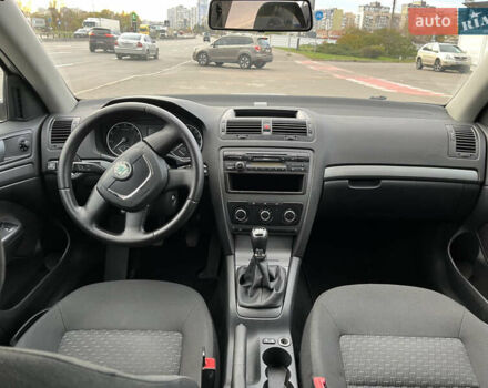 Шкода Октавія 2012 у Києві на Automoto.ua Сірий Шкода Октавія, об'ємом двигуна 1.6 л та пробігом 205 тис. км за 7000 $, фото 10 на Automoto.ua