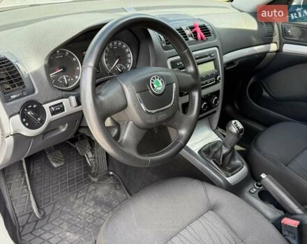 Сірий Шкода Октавія, об'ємом двигуна 1.8 л та пробігом 250 тис. км за 7800 $, фото 41 на Automoto.ua