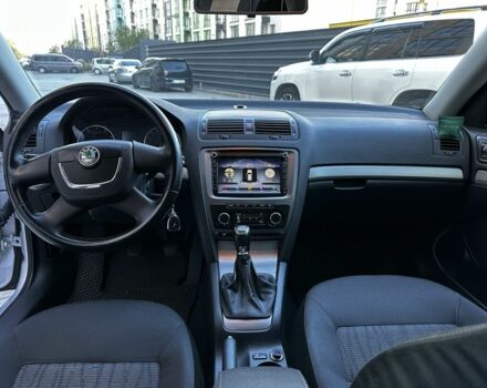 Серый Шкода Октавия, объемом двигателя 1.8 л и пробегом 370 тыс. км за 8200 $, фото 3 на Automoto.ua