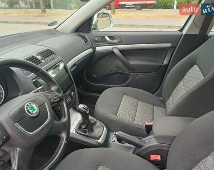 Серый Шкода Октавия, объемом двигателя 1.2 л и пробегом 182 тыс. км за 9000 $, фото 15 на Automoto.ua