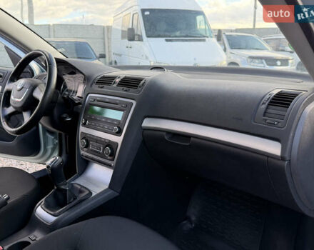 Серый Шкода Октавия, объемом двигателя 1.6 л и пробегом 246 тыс. км за 7999 $, фото 27 на Automoto.ua