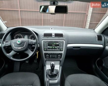 Сірий Шкода Октавія, об'ємом двигуна 2 л та пробігом 245 тис. км за 9200 $, фото 22 на Automoto.ua