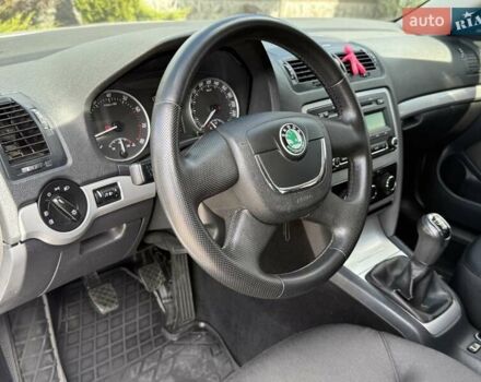 Сірий Шкода Октавія, об'ємом двигуна 1.8 л та пробігом 250 тис. км за 7800 $, фото 46 на Automoto.ua