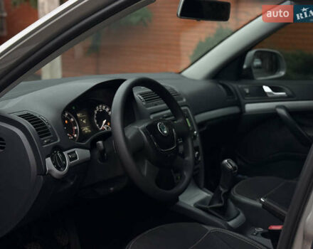 Сірий Шкода Октавія, об'ємом двигуна 1.8 л та пробігом 160 тис. км за 7300 $, фото 6 на Automoto.ua