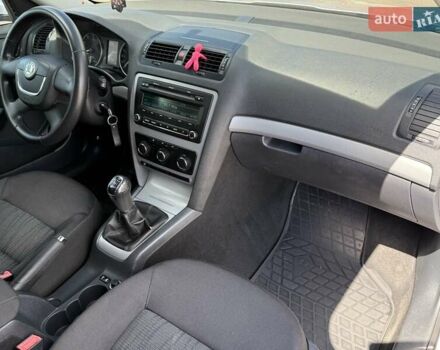 Сірий Шкода Октавія, об'ємом двигуна 1.8 л та пробігом 250 тис. км за 7800 $, фото 54 на Automoto.ua