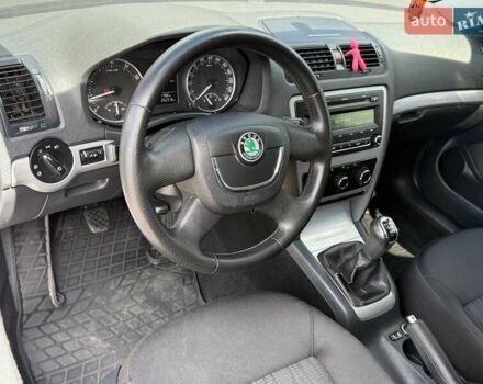 Сірий Шкода Октавія, об'ємом двигуна 1.8 л та пробігом 250 тис. км за 7800 $, фото 44 на Automoto.ua