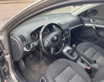 Шкода Октавия 2012 в Гайсине на Automoto.ua Серый Шкода Октавия, объемом двигателя 1.6 л и пробегом 220 тыс. км за 6200 $, фото 4 на Automoto.ua