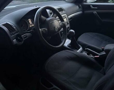 Серый Шкода Октавия, объемом двигателя 1.8 л и пробегом 330 тыс. км за 6800 $, фото 2 на Automoto.ua