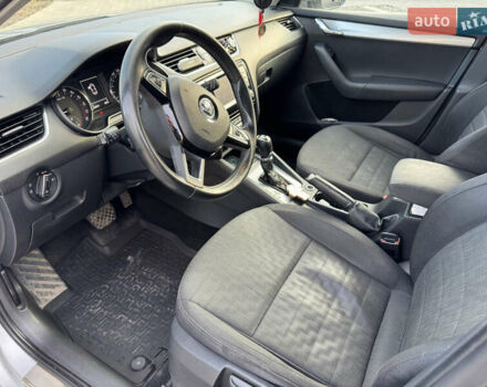 Шкода Октавія 2013 у Хмельницькому на Automoto.ua Сірий Шкода Октавія, об'ємом двигуна 1.97 л та пробігом 235 тис. км за 9900 $, фото 7 на Automoto.ua