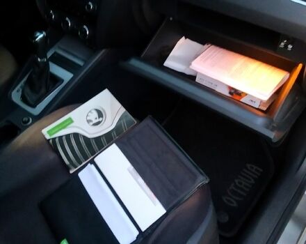 Сірий Шкода Октавія, об'ємом двигуна 1.8 л та пробігом 161 тис. км за 12000 $, фото 7 на Automoto.ua