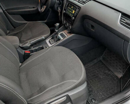 Серый Шкода Октавия, объемом двигателя 2 л и пробегом 269 тыс. км за 11500 $, фото 5 на Automoto.ua