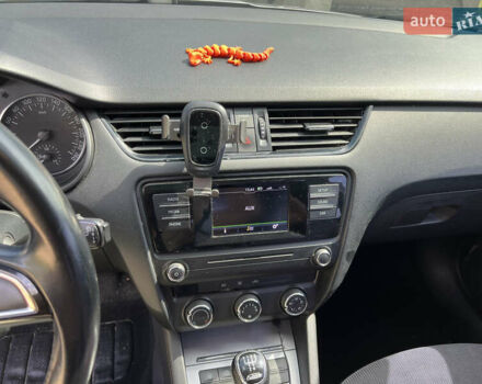 Серый Шкода Октавия, объемом двигателя 1.6 л и пробегом 300 тыс. км за 8800 $, фото 4 на Automoto.ua