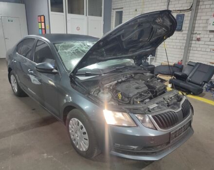 Сірий Шкода Октавія, об'ємом двигуна 0 л та пробігом 215 тис. км за 7800 $, фото 2 на Automoto.ua