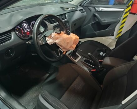 Сірий Шкода Октавія, об'ємом двигуна 0 л та пробігом 215 тис. км за 7800 $, фото 5 на Automoto.ua
