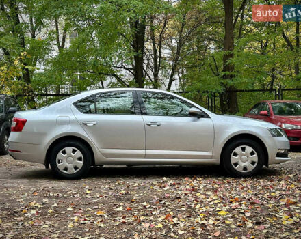 Серый Шкода Октавия, объемом двигателя 1.6 л и пробегом 84 тыс. км за 15000 $, фото 3 на Automoto.ua