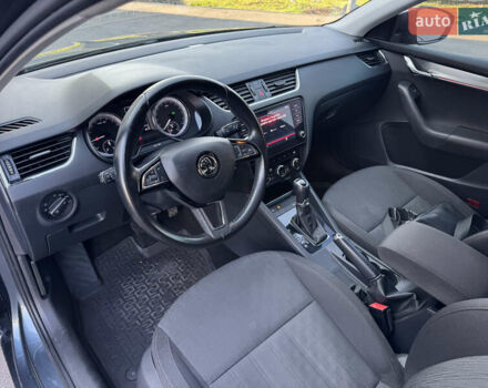 Серый Шкода Октавия, объемом двигателя 2 л и пробегом 233 тыс. км за 17350 $, фото 45 на Automoto.ua