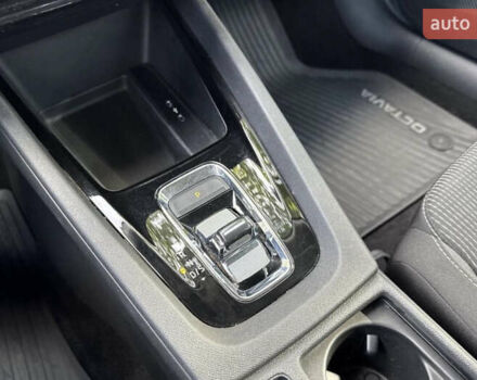 Сірий Шкода Октавія, об'ємом двигуна 2 л та пробігом 165 тис. км за 18999 $, фото 26 на Automoto.ua