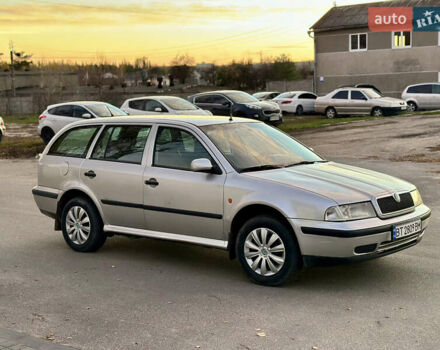 Серый Шкода Октавия, объемом двигателя 1.6 л и пробегом 230 тыс. км за 3500 $, фото 1 на Automoto.ua