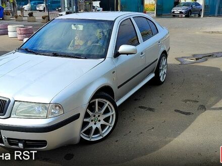 Шкода Октавия 2002 в Херсоне на Automoto.ua Серый Шкода Октавия, объемом двигателя 1.8 л и пробегом 300 тыс. км за 5000 $, фото 1 на Automoto.ua