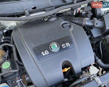 Серый Шкода Октавия, объемом двигателя 1.6 л и пробегом 401 тыс. км за 3900 $, фото 1 на Automoto.ua