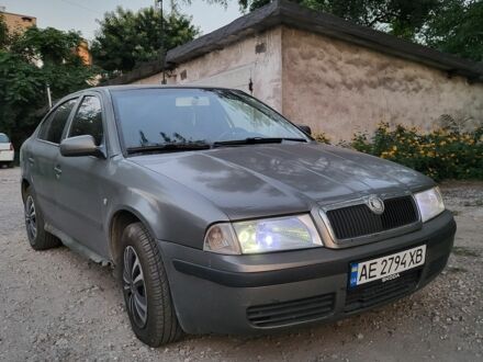 Сірий Шкода Октавія, об'ємом двигуна 1.8 л та пробігом 300 тис. км за 1597 $, фото 1 на Automoto.ua
