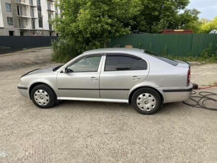 Серый Шкода Октавия, объемом двигателя 1.6 л и пробегом 300 тыс. км за 4000 $, фото 1 на Automoto.ua