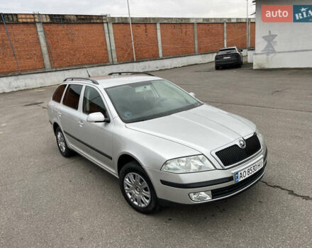 Серый Шкода Октавия, объемом двигателя 1.6 л и пробегом 220 тыс. км за 5750 $, фото 1 на Automoto.ua