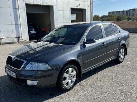 Сірий Шкода Октавія, об'ємом двигуна 2 л та пробігом 207 тис. км за 6800 $, фото 1 на Automoto.ua
