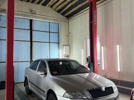 Сірий Шкода Октавія, об'ємом двигуна 2 л та пробігом 200 тис. км за 5000 $, фото 1 на Automoto.ua